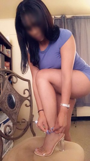 Fatoumia independent escort in Amesbury Town